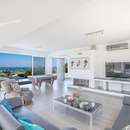 Ferienvilla Chloe Mit Terrasse Und Garten By Interhome
