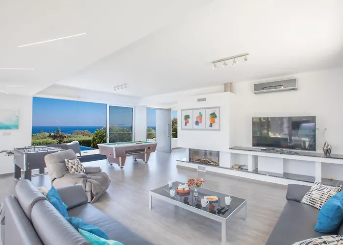 Ferienvilla Chloe Mit Terrasse Und Garten By Interhome