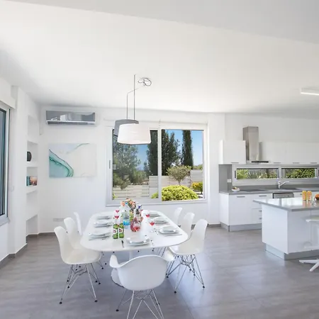 Ferienvilla Chloe Mit Terrasse Und Garten By Interhome Feriehus