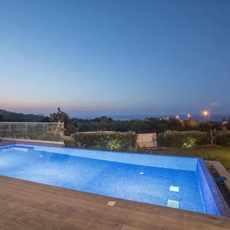Feriehus Ferienvilla Chloe Mit Terrasse Und Garten By Interhome *