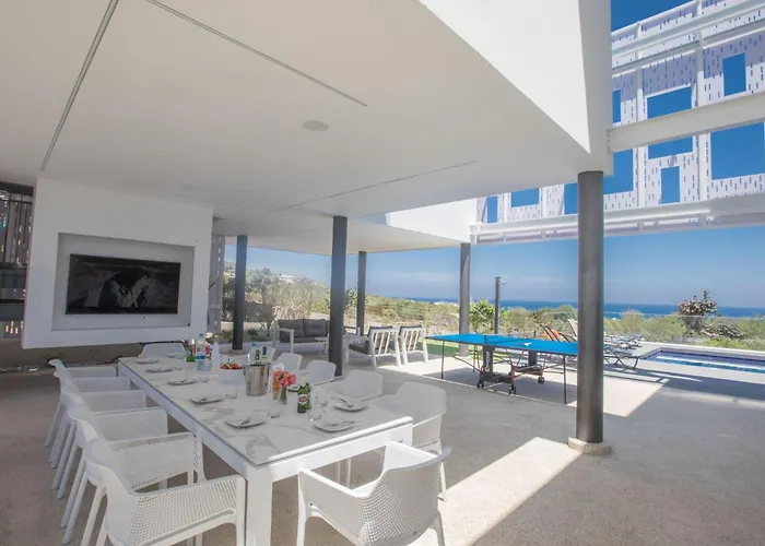 Ferienvilla Chloe Mit Terrasse Und Garten By Interhome Feriehus *