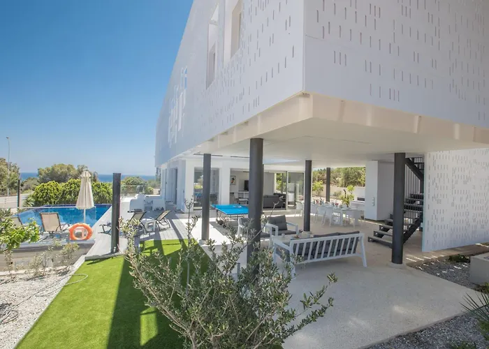 Ferienvilla Chloe Mit Terrasse Und Garten By Interhome