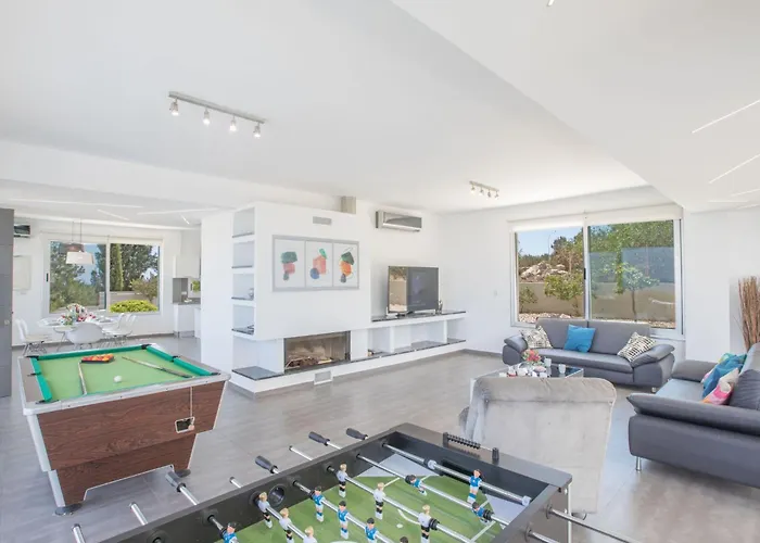 Ferienvilla Chloe Mit Terrasse Und Garten By Interhome