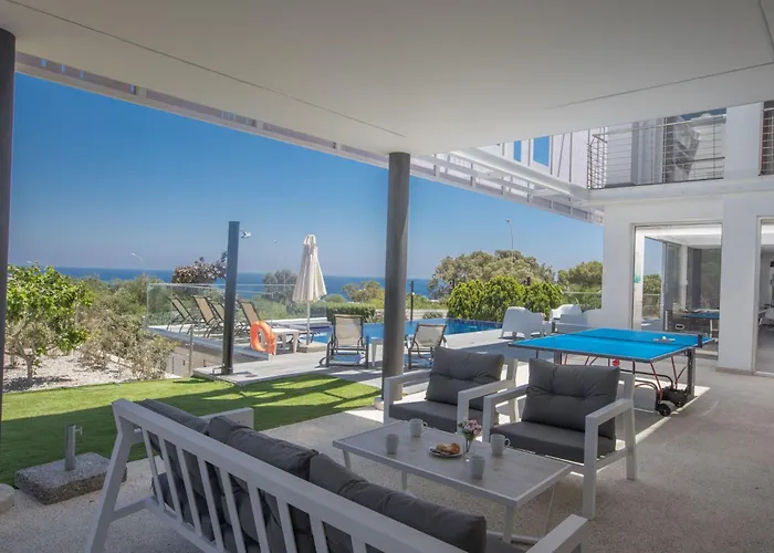 Feriehus Ferienvilla Chloe Mit Terrasse Und Garten By Interhome