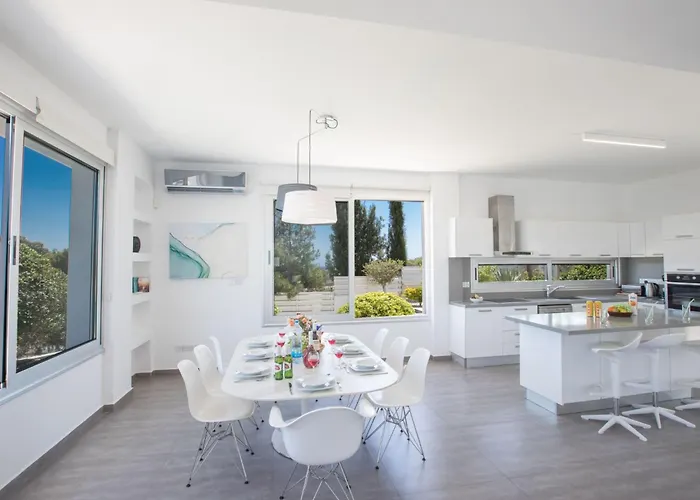 Ferienvilla Chloe Mit Terrasse Und Garten By Interhome Prázdninový dům