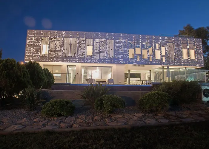 Feriehus Ferienvilla Chloe Mit Terrasse Und Garten By Interhome *