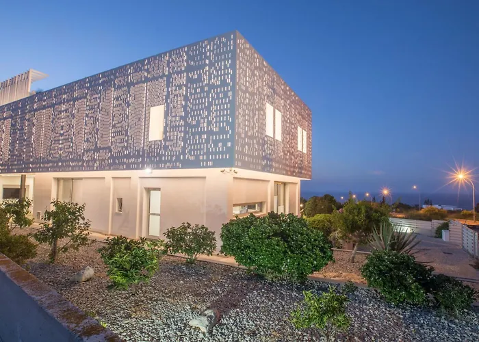 Ferienvilla Chloe Mit Terrasse Und Garten By Interhome Feriehus Protaras