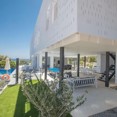 Ferienvilla Chloe Mit Terrasse Und Garten By Interhome